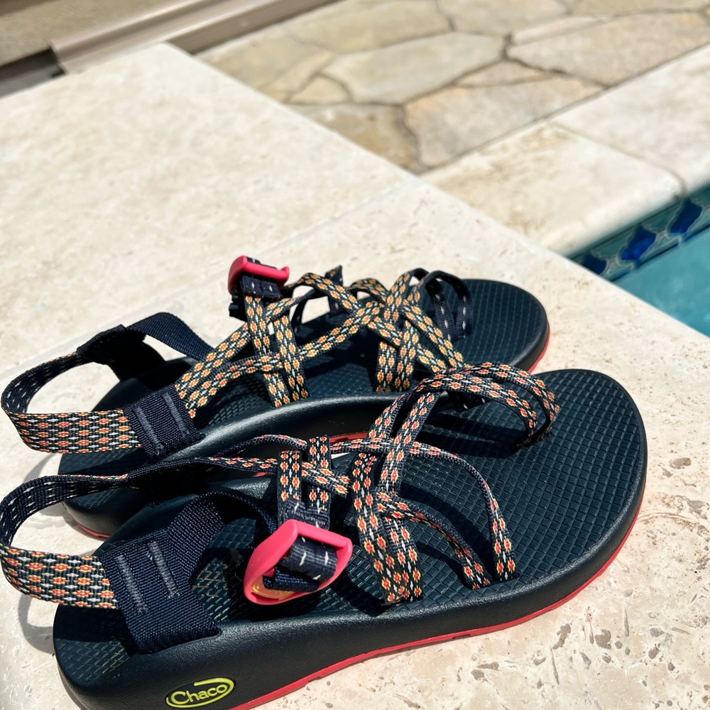 Bright, SQEAKY CLEAN, size 9 Women’s Chaco Sandals!  Hiking, Biking, Beach Ready - Picture 5 of 8
